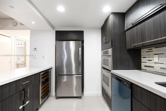 Building Photo - 20350 W Country Club Dr