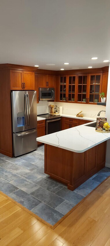 Foto principal - 8640 Gulana Ave