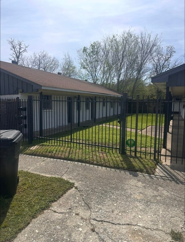 Building Photo - 4210 Kewanee St