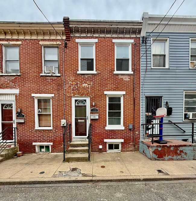 Charming 2 Bed/1 Bath House on Quiet Block South Philly - Charming 2 Bed/1 Bath House on Quiet Block South Philly