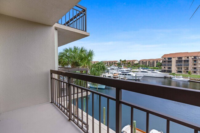 Building Photo - 2301 Marina Isle Way