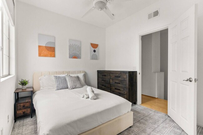 Foto del edificio - 641 Sweet Pea Pl