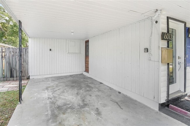 Building Photo - 6013 N Otis Ave