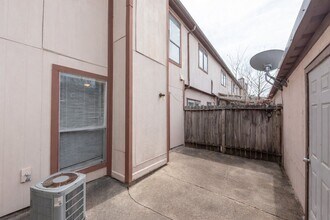 Building Photo - 12400 Brookglade Cir