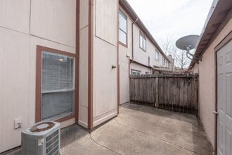 Building Photo - 12400 Brookglade Cir