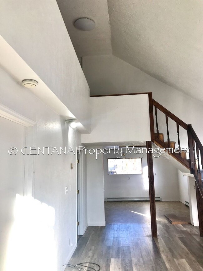 Building Photo - Updated 2 bedroom!
