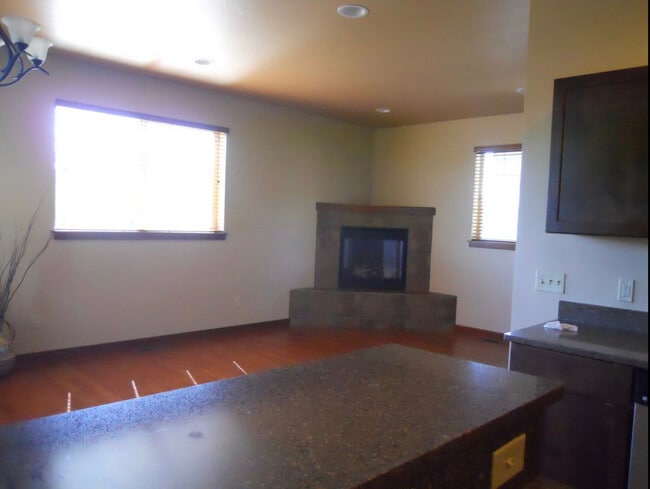 Building Photo - 692 Westgate Ave