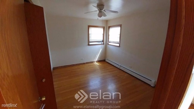 Building Photo - 5236 W Diversey Ave