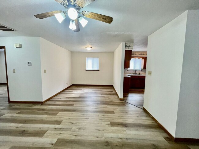 Foto del edificio - 2146 E Bennett St
