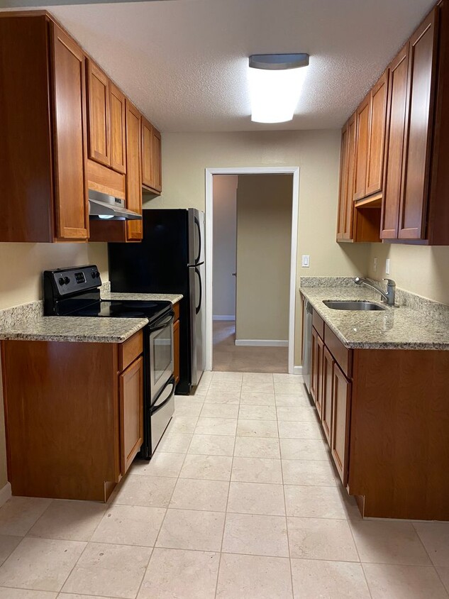 Primary Photo - 2 bed 2 bath Condo nestled in the Parkview...