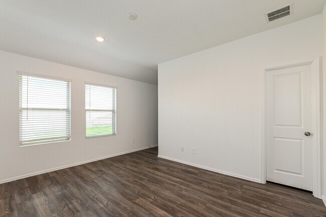 Foto del edificio - 18446 Summit Ranch Dr