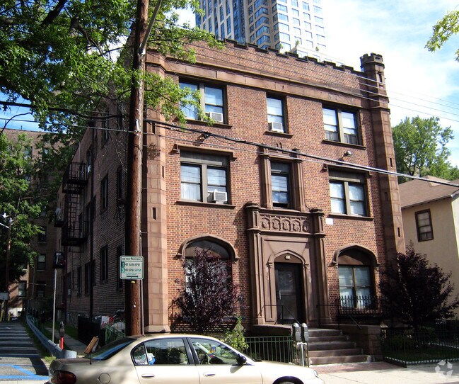 28 Mitchell Pl, White Plains, NY 10601 Apartments White Plains, NY