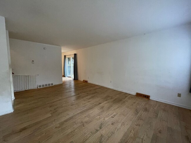 Building Photo - Three Bedroom Home in Portage