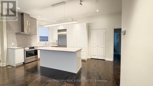 Building Photo - 127 Hazelton Ave