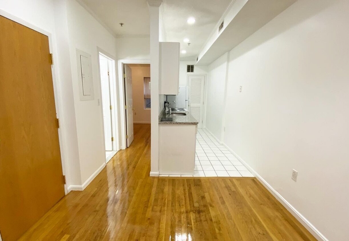Primary Photo - 5 Wiget St