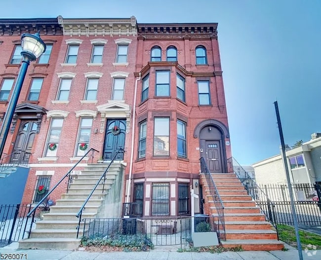 Building Photo - 577 Bramhall Ave