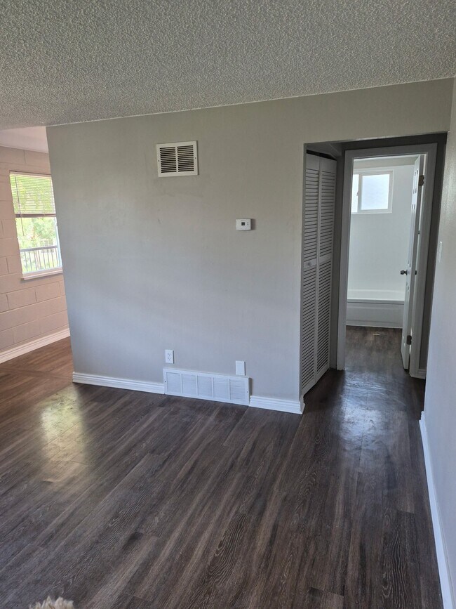 Building Photo - 3950 Turnpike Dr