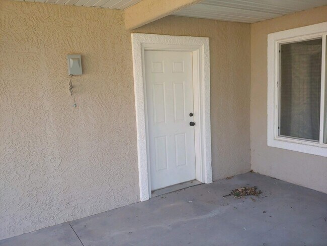 Building Photo - 1024 Shadow Point Dr