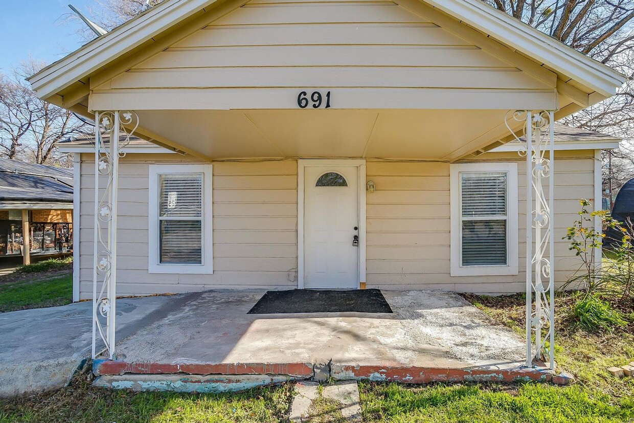 Primary Photo - Ready for New Tenant- 3 Bedroom, 1 Bath in...