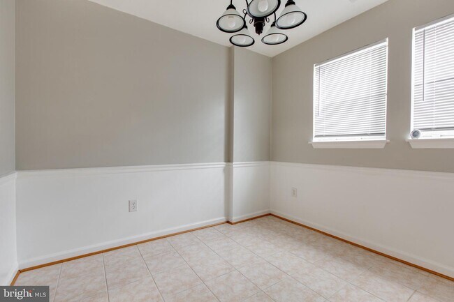 Foto del edificio - 8559 Falls Run Rd