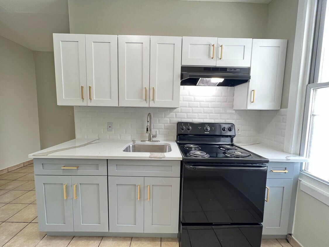 37-39 Astor St 3L - 51 Astor St