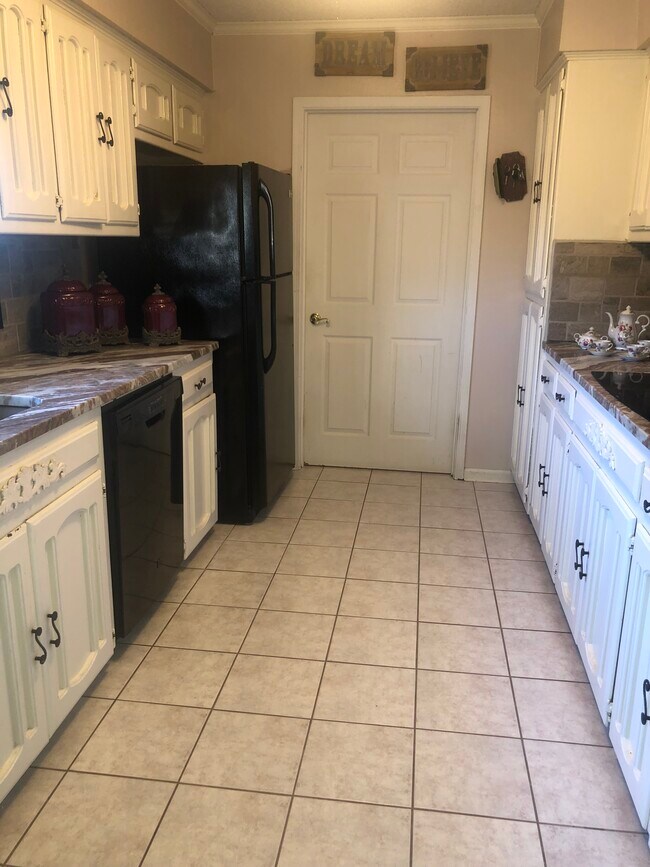 Foto del edificio - 9736 Kinglet Dr