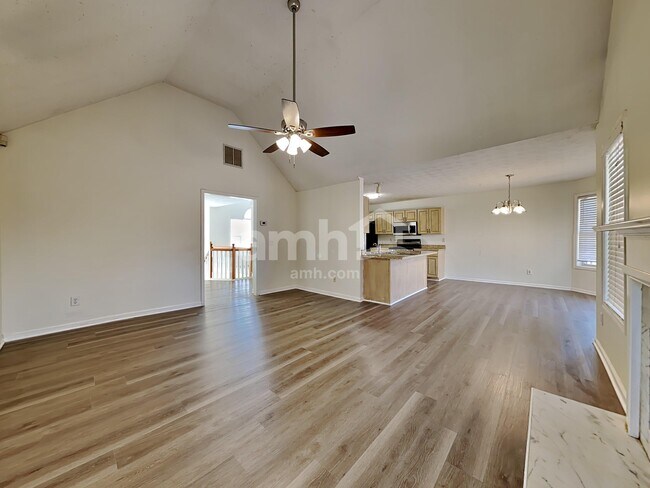 Building Photo - 223 Eagle Glen Way