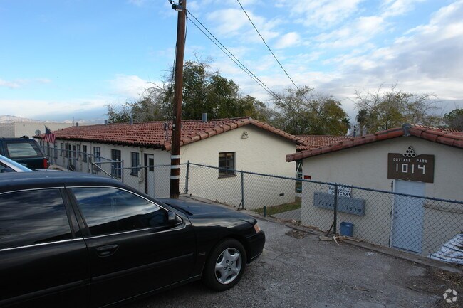 Foto del edificio - Cottage Park Apartments