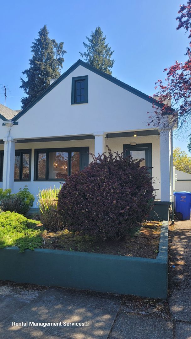 Building Photo - 3620-3628 NE 45th Ave