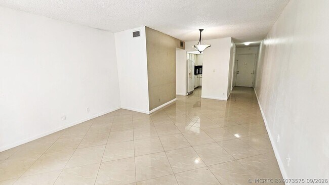 Foto del edificio - 4394 NW 9th Ave