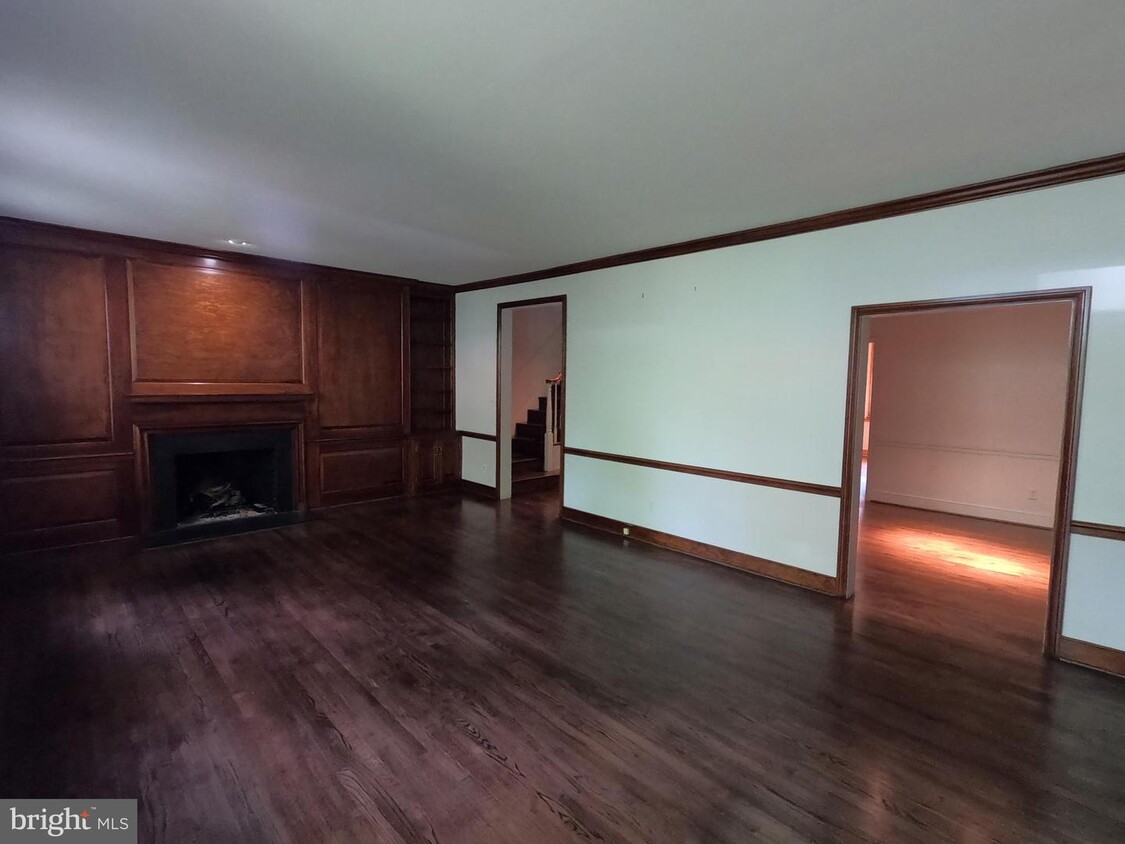Primary Photo - 251 W Montgomery Ave