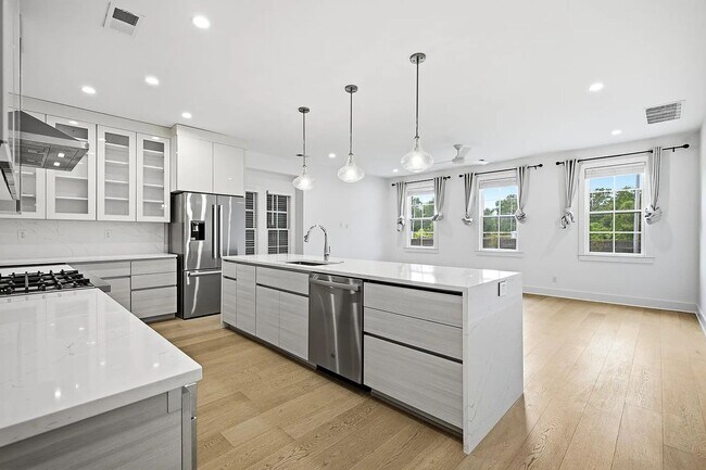 Foto del edificio - NEW CONSTRUCTION 4 bedroom home in Downtown Memphis