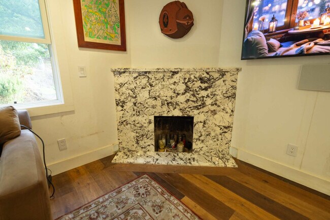 Foto del edificio - 30 Barranca Rd