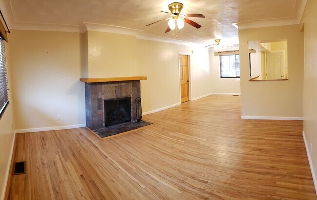 Building Photo - Nice 3 Bedroom, 2 Bathroom, 2 Car Garage a...