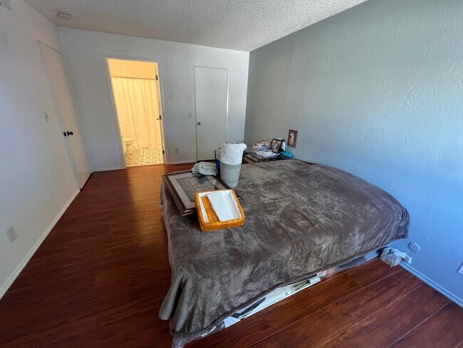 Foto del edificio - 25031 Peachland Ave