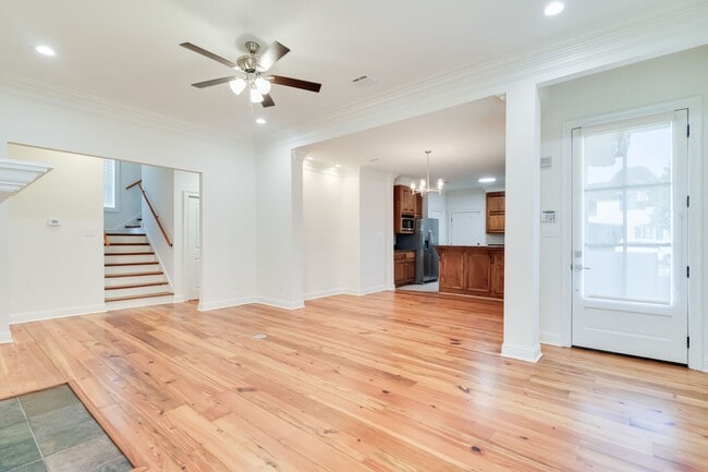 Building Photo - Beautifully Renovated 4-Bedroom Home in St...