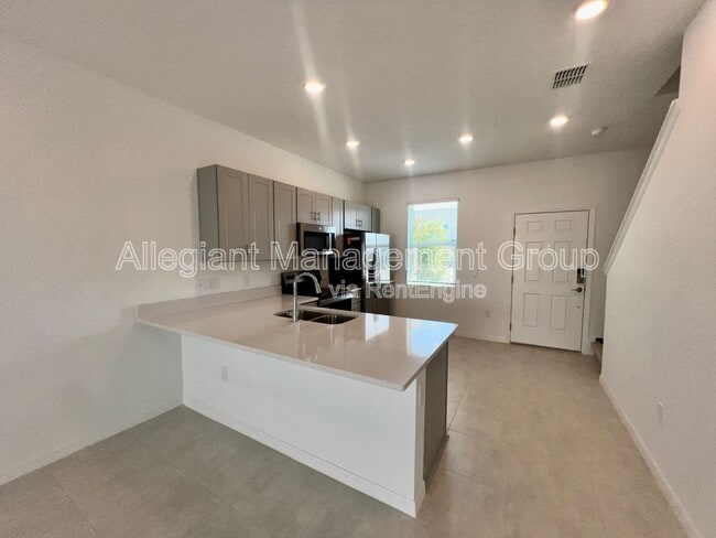 Building Photo - 3200 Skyline Lp