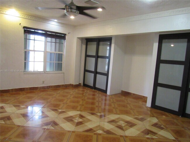 Foto del edificio - 6550 McKinley St