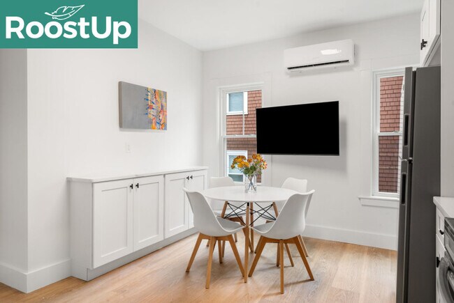 Foto del edificio - Furnished Bedroom with Private Ensuite Bat...