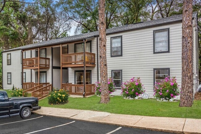 Building Photo - Heritage Oaks @ Wakefield (Promotion!)