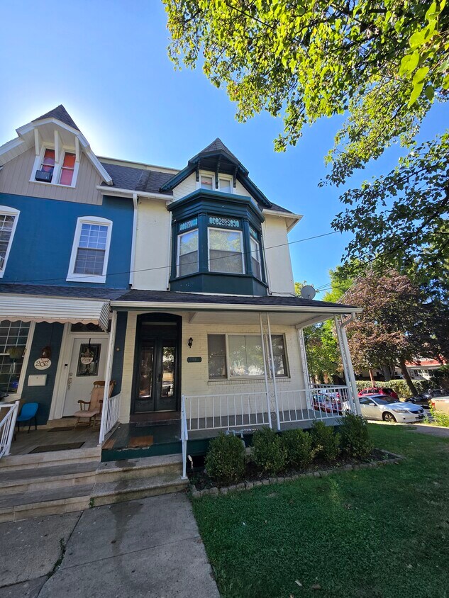 Front Patio - 200 Windsor St