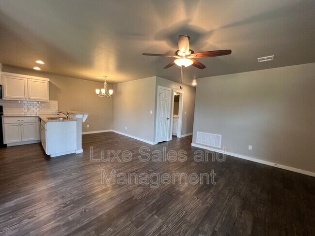 Foto del edificio - 743 SW 13th St