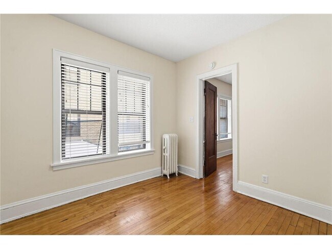 Foto del edificio - 220 E 19th St