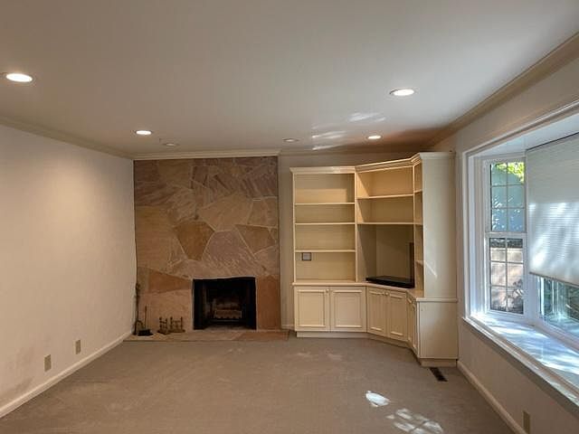 Building Photo - 933 Vista Grande