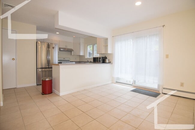 Photo - 144 Thorndike St House