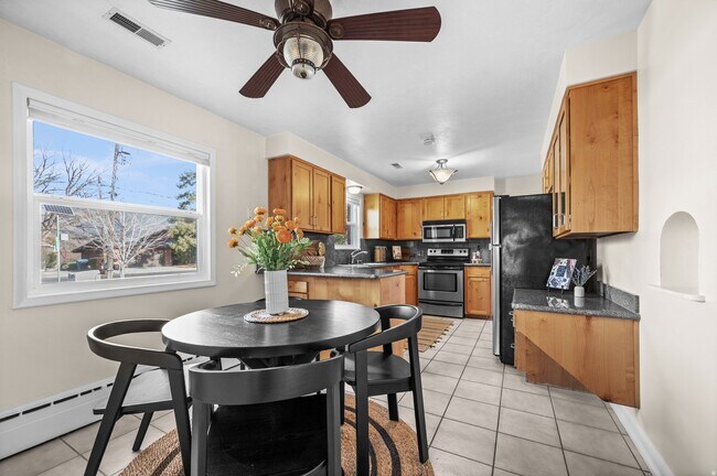 Foto del edificio - 1420 Spring Ln