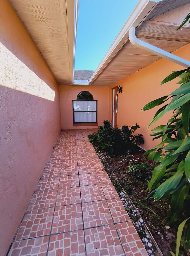 Foto del edificio - Spacious 3 Bedroom, 2 Bath Single Family Home