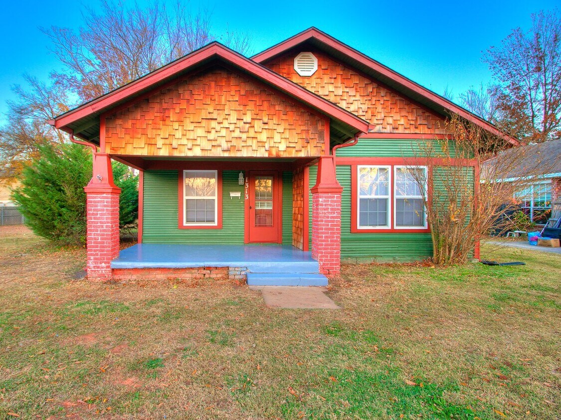 Primary Photo - 3 Bedroom 1 Bath home in Shawnee!