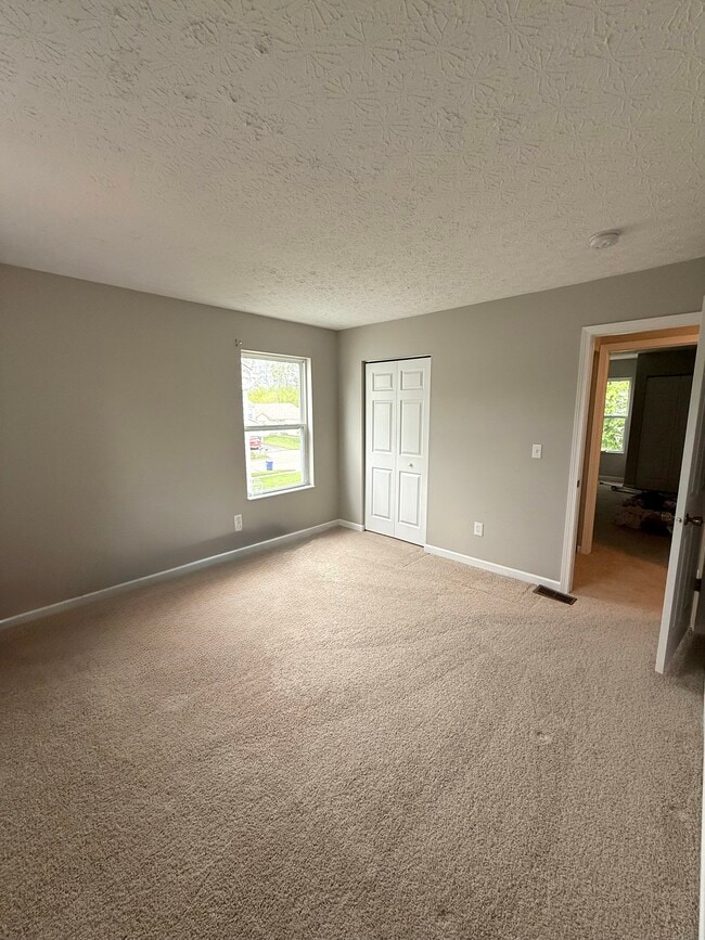 Building Photo - 6370 Bellinger Dr