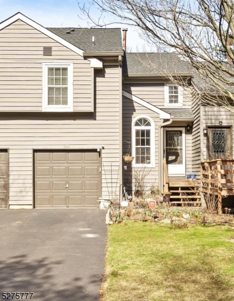 Primary Photo - 31 Chicopee Dr